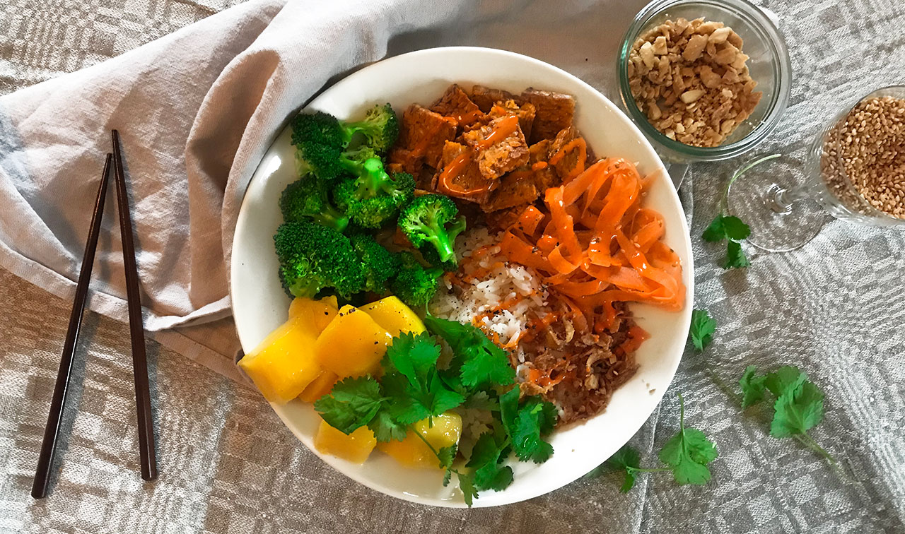 poké bowl med tempeh